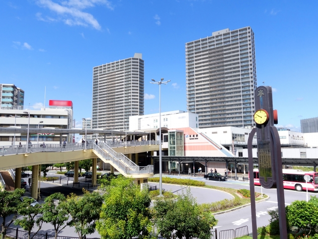 【高槻市の実家を相続】駅チカと北部丘陵で全く違う？エリア別の空き家事情と、損をしない「擁壁・老朽化」対策
